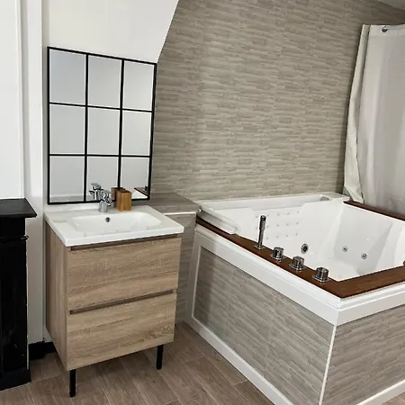 Room In Bb - Chambre Jacuzzi 45M2 بيت ضيافة